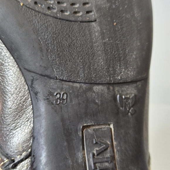 Un Tour En Ville Metallic Silver Ankle Boots. Size 39/ 8-8.5 - Picture 9 of 10